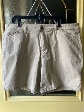 Classic Women's Casual Cotton Shorts - Tan. Size 16.